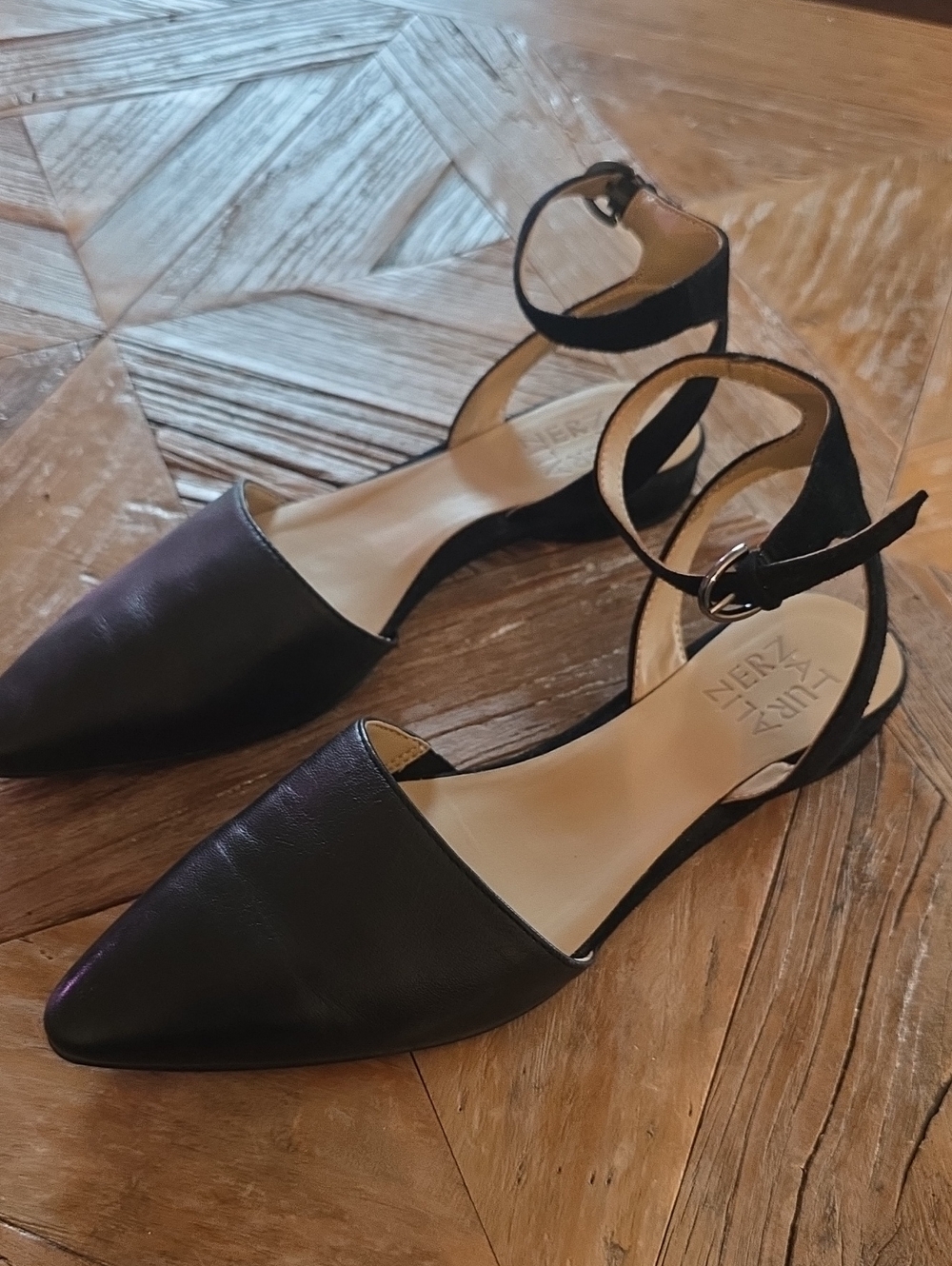 Naturalizer leather pointy toed strappy flats! 6